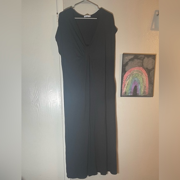 Black Cap Sleeve Maxi Dress with Pockets - Picture 2 of 5